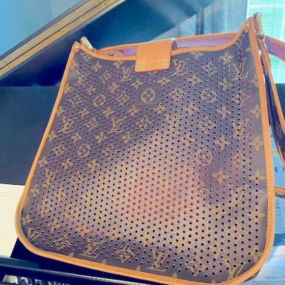 Louis Vuitton Perforated Musette Fuschia with DUSTBAG - Picture 7 of 15